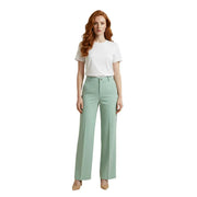 Artigli Damenhose aus grünem Polyester-Stretch mit mintgrünem, weitem Bein und taillierter Passform sowie dezenten Bundfalten vorne.