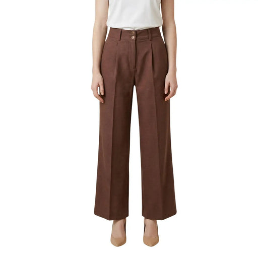 Artigli Damen-Hose aus braunem Polyester, hochgeschnitten, weit geschnitten, mit Bundfalten vorne und Reißverschluss mit Knopfverschluss.