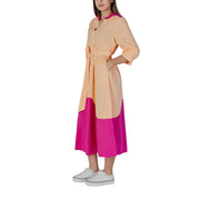 A women’s b.young silver v-neck cotton midi dress with buttons, peach and fuchsia color block, belted waist, and pockets