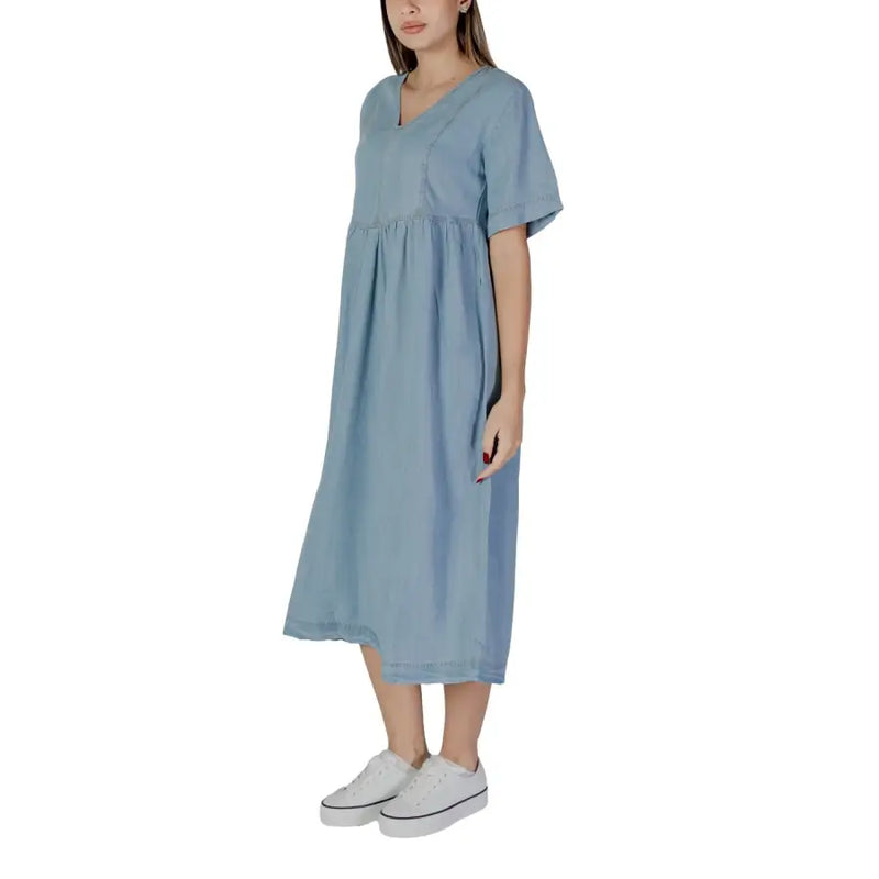 B.young women light blue v-neck short sleeve midi dress 100 percent cotton with gathered waist and relaxed fit
