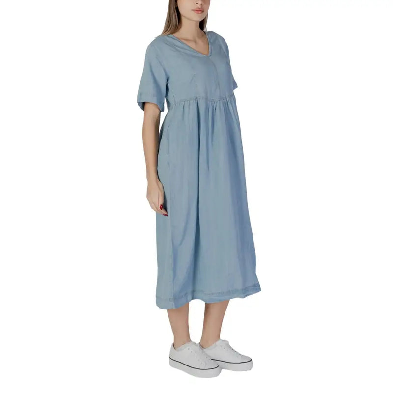 B.young women light blue v-neck short-sleeved midi dress made of 100 percent cotton with a gathered waist
