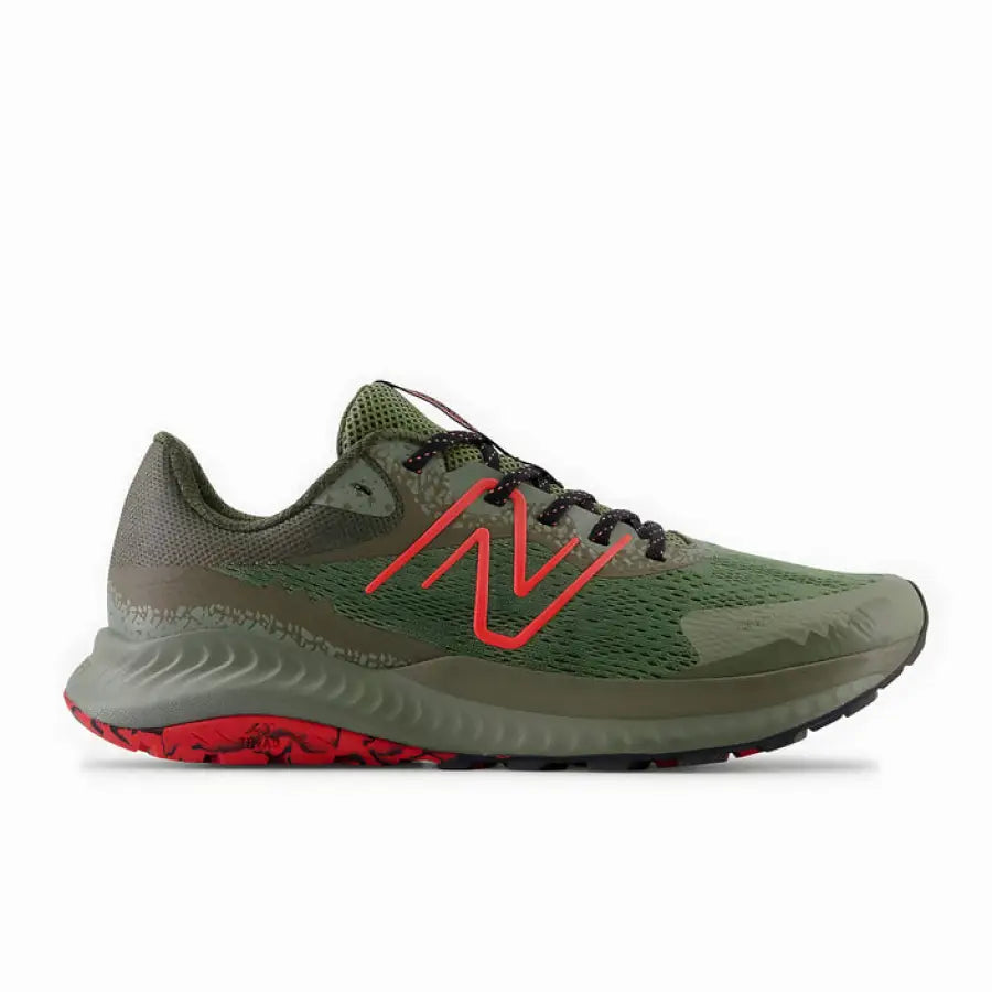 New Balance trail shoe in colors, perfect for urban city style and fashion