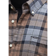 Barbour Herrenhemd, braun-grau-blau kariert, mit weißen Knöpfen und Barbour-Logo auf der Brusttasche