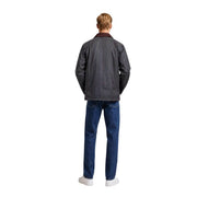 Barbour Herren-Wachsjacke aus braunem Baumwoll-Patchwork in Dunkelgrau mit kontrastierendem bordeauxrotem Kragen