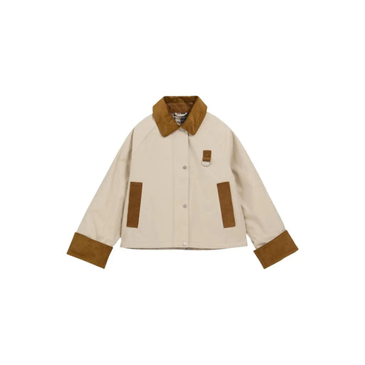 Barbour Damen-Blazer aus beigefarbener Baumwolle mit cremefarbenem Kragen, Bündchen und aufgesetzten Taschen aus braunem Wildleder.