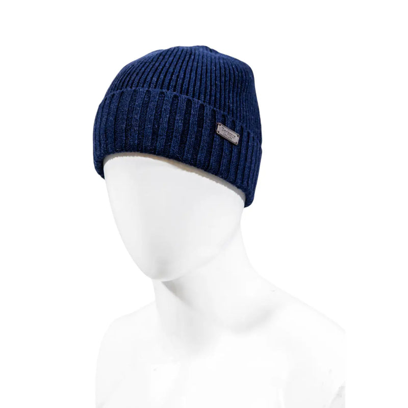 Barbour Wollmütze Carlton für Herren in marineblauem Rippstrick mit rechteckigem Markenetikett, Seitenansicht