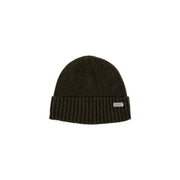 Barbour Wollmütze Carlton für Herren in Dunkeloliv mit geripptem Strickbündchen und silbernem Label (Seitenansicht)