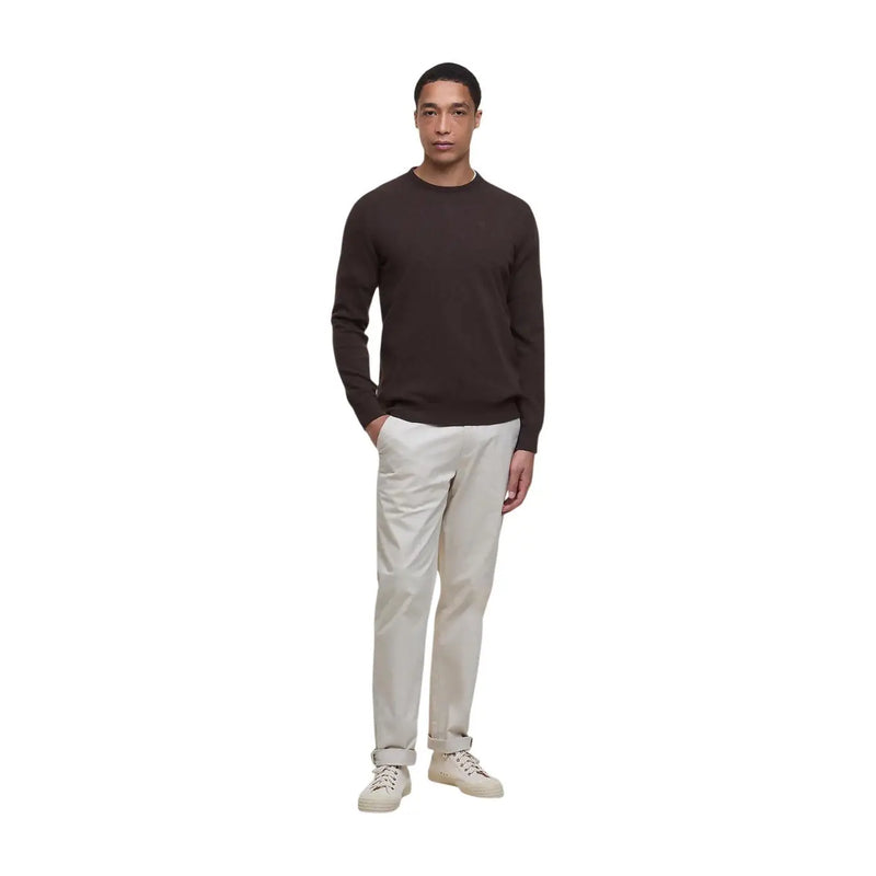 Barbour Wollpullover für Herren in Dunkelbraun mit Rundhalsausschnitt und glatter Strickstruktur, Vorderansicht