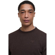 Barbour Wollpullover für Herren in Dunkelbraun mit strukturiertem Strickmuster und gesticktem Logo auf der Brust, Vorderansicht