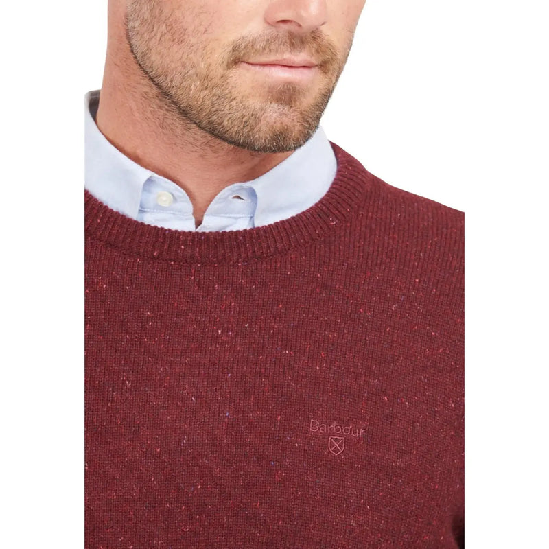 Barbour Wollpullover Tisbury für Herren in Bordeauxrot mit dezentem Sprenkelmuster und Logostickerei, Vorderansicht