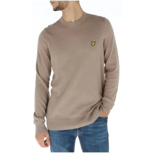 Beigefarbener Rundhalspullover mit Lyle & Scott Adler-Logo-Aufnäher für Herrenstrickwaren
