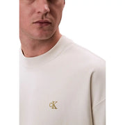 Beigefarbenes Sweatshirt mit Rundhalsausschnitt aus cremefarbenem Stoff mit dezenter goldener Stickerei Calvin Klein Logo auf der Brust