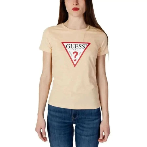 Beige Guess Frauen T-Shirt mit rotem Dreieckslogo auf der Vorderseite