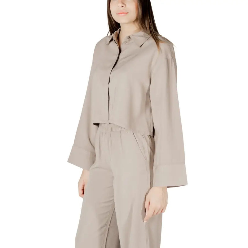 Beige viscose long sleeve cropped shirt with collar and button closure for women in a formal style