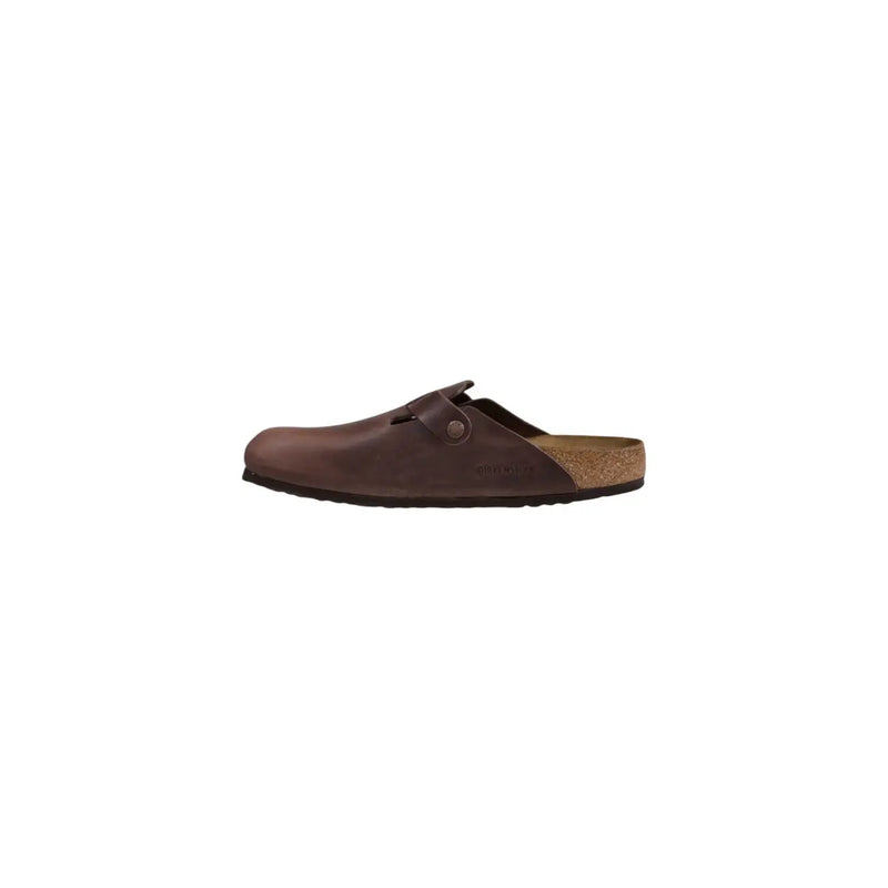 Birkenstock Herren-Boston-Sandalen aus braunem Leder mit Korkfußbett und schwarzer Gummisohle, von der Rückseite gesehen