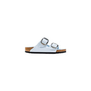 Birkenstock Damen-Sandalen Arizona aus Leder in Weiß mit silbernen Schnallenriemen und Korkfußbett, Ansicht von vorne