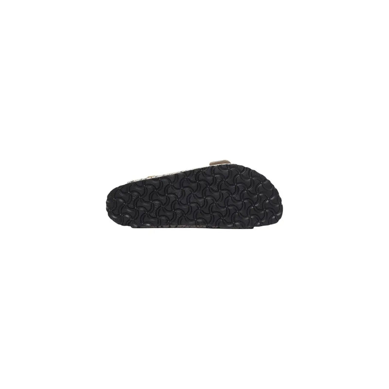 Schwarze Gummisohle mit markantem Wellenprofil auf der Rückseite der grauen Birkenstock Damen-Ledersandalen Arizona