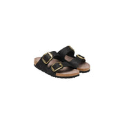 Birkenstock Damen-Sandalen aus schwarzem Kunstleder mit goldfarbenen Schnallen und Korkfußbett für bequemen Tragekomfort