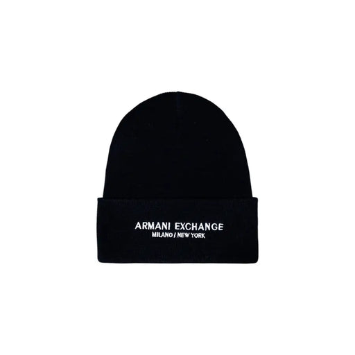 Schwarz Armani Exchange Strickmütze, die an einer Schaufensterpuppe für stilvolle Winterkleidung präsentiert wird