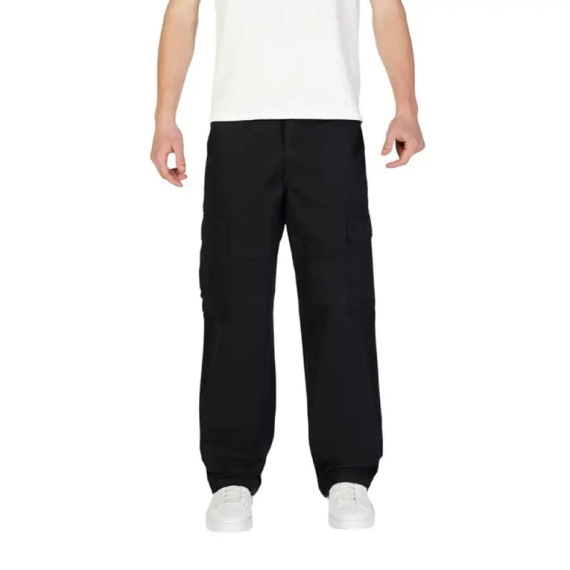 Black cargo pants from Jack & Jones designed for comfort and style