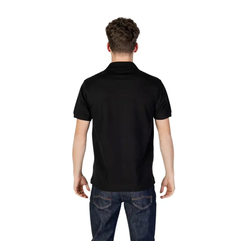 Schwarzes Lacoste-Poloshirt mit kurzen Ärmeln, klassischem Kragen und geripptem Saum aus weichem Baumwollmaterial