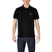 Schwarzes Lacoste-Poloshirt mit kurzen Ärmeln und grünem Krokodillogo auf der Brust