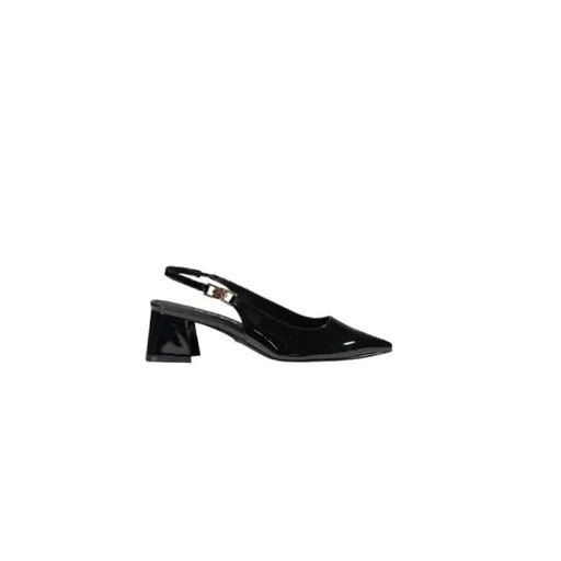 Schwarzer Slingback-Absatz aus Lackleder, der in Guess Damen-Sandalen mit Blockabsatz in Rosa