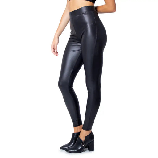 Schwarze, hochgeschnittene Leggings aus Kunstleder mit glänzendem Finish für Herbst und Winter