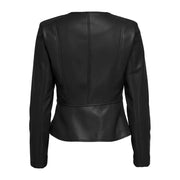 Schwarzer, langer Blazer aus Polyurethan für Damen mit Reißverschluss, einem Peplum-Saum im Biker-Stil aus Kunstleder und strukturierten Schultern.