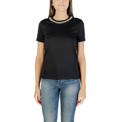 Black short-sleeve crewneck T-shirt with pearl embellishments for women, suitable for fall winter fashion