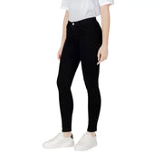 Schwarze Skinny-Jeans mit elegantem, figurbetontem Design und hohem Bund aus glattem, schwarzem Stoff