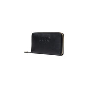 Black zippered wallet made of durable material, ideal for secure storage of cash and cards