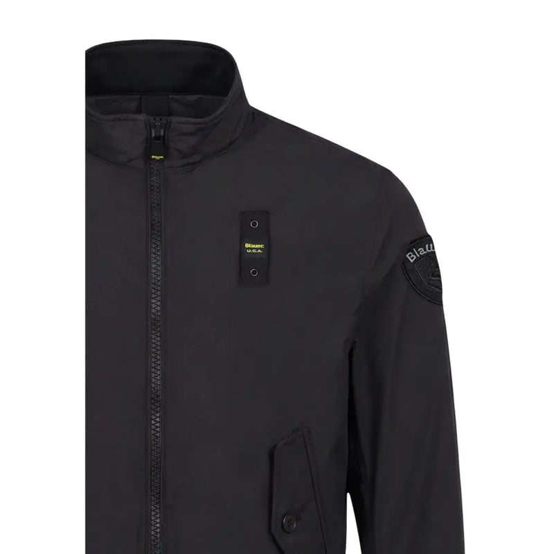 Schwarzer blauer Herrenblazer mit Polyamid-Reißverschluss und Rollkragenjacke, die die Rückseite des Kleidungsstücks zeigt