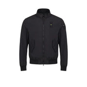 Blauer Schwarzer Herrenblazer aus Polyamid mit Stehkragen, Reißverschluss vorne und zwei schrägen Taschen.