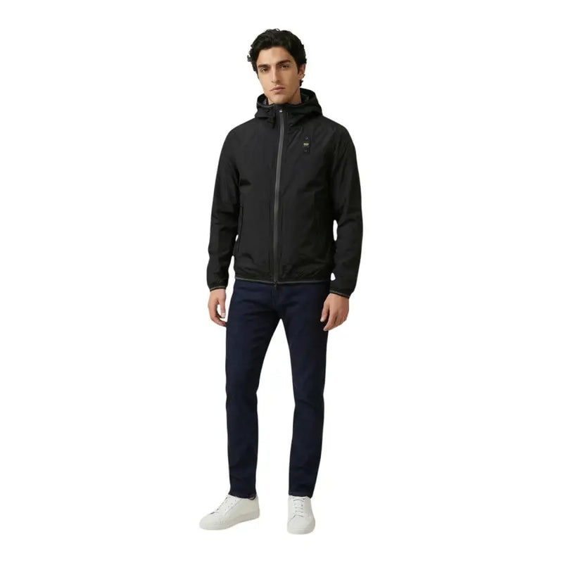 Blauer Herrenblazer mit Kapuze, schwarze Polyamidjacke mit elegantem, modernem Design und dezenten grauen Reißverschlussakzenten