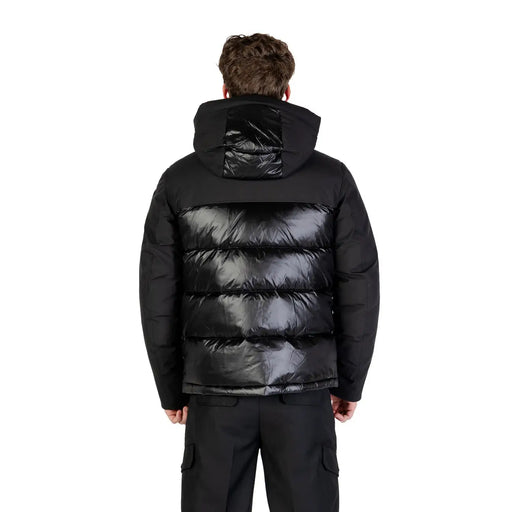 Blauer Schwarze, lange Herrenjacke mit Kapuze aus Polyamid-Polyester mit glänzender Steppung und von hinten sichtbarer Kapuze.