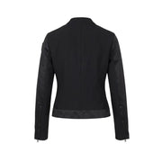 Blauer Schwarze, kurze Bikerjacke für Damen mit Reißverschluss und Rollkragenpullover, dezentem Strukturkontrast an Ärmeln und Saum.