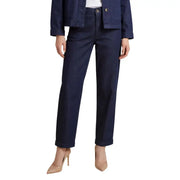 Dunkelblaue Damenjeans mit geradem Bein, umgeschlagenen Säumen und Taschen