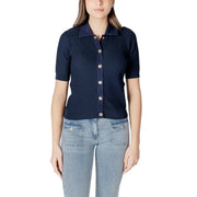 Navy blue textured knit short-sleeve button-up top with collar and automatic buttons by Morgan De Toi