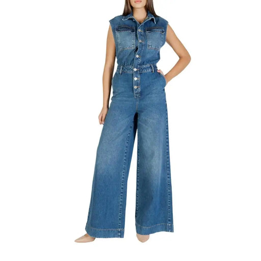 Blue denim sleeveless jumpsuit by Colcci with button-front closure, wide-leg design, and front pockets