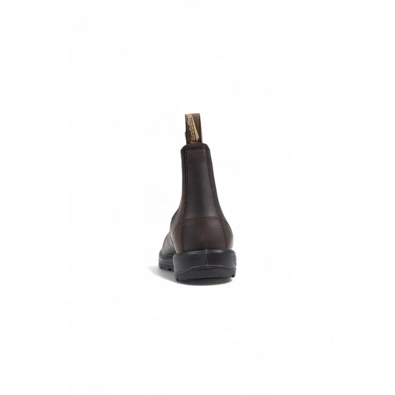 Blundstone Herren-Chelsea-Boot aus braunem Leder mit schwarzer Gummisohle und Zuglasche, von der Rückseite gesehen