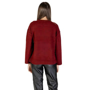 Women wearing Bordeaux long knitwear with black leather-look trousers for fall winter fashion
