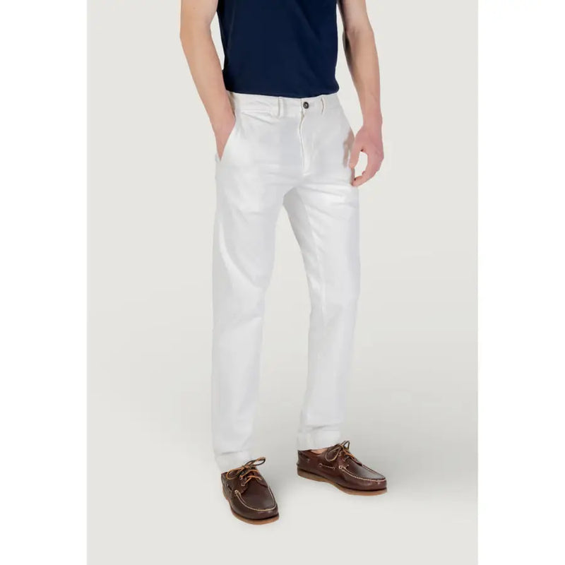 Weiße Chino-Hose mit klarem, geradem Bein und dezenten Ziernähten von Borghese Herrenhosen