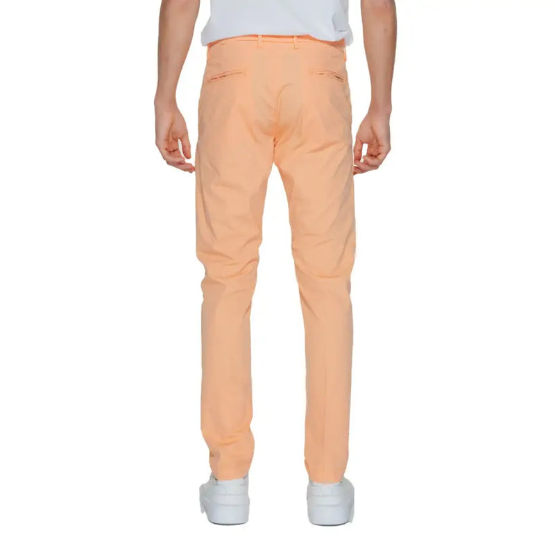 Borghese Pfirsichfarbene, schmal geschnittene Chino-Herrenhose mit dezenter Struktur und sichtbaren Nähten für formelle Anlässe