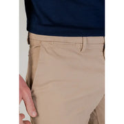 Borghese Herren-Khaki-Chinohose mit klarer, taillierter Passform und dezenten Ziernähten