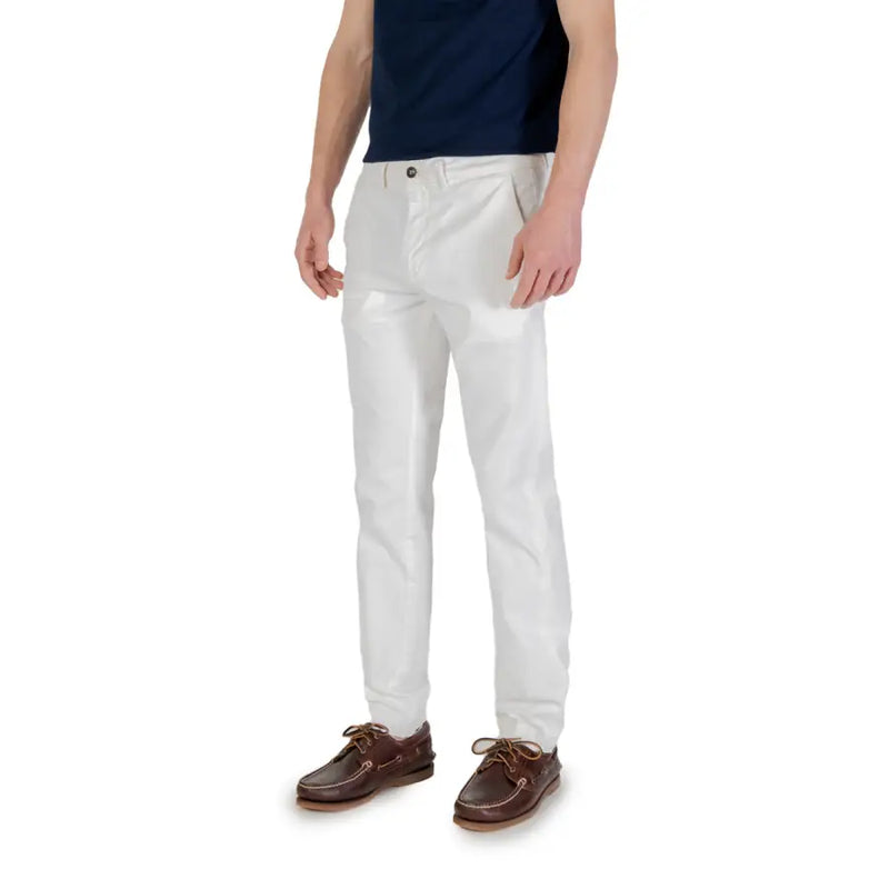 Borghese Weiße Herren-Chinohose in schmaler Passform mit dezenten Ziernähten für einen klaren, modernen Look