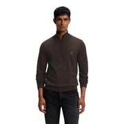 Boss Kaschmirpullover Kanobix für Herren in Dunkelbraun mit halbem Reißverschluss und quadratischem Logo-Patch, Vorderansicht