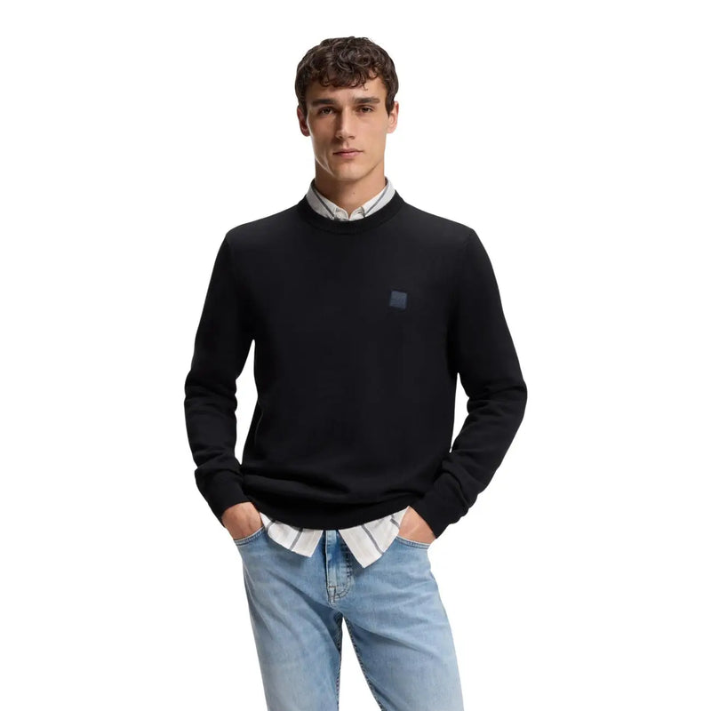 Boss Kaschmirpullover Kanovano für Herren in Schwarz mit dunkelgrauem quadratischem Logo auf der linken Brust, Vorderansicht
