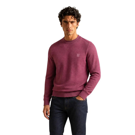 Boss Kaschmirpullover für Herren in bordeauxrotem Rippstrick mit Strukturmuster und Logo-Patch, Vorderansicht