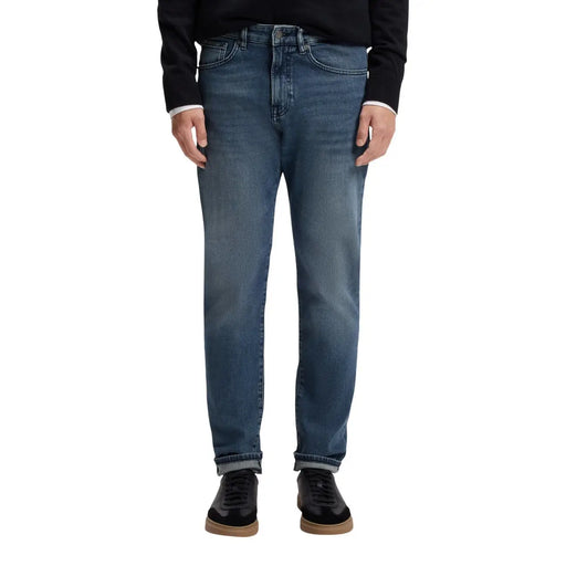 Boss Jeans Herrenjeans in Blau mit klassischem geradem Bein und umgeschlagenen Säumen, Vorderansicht